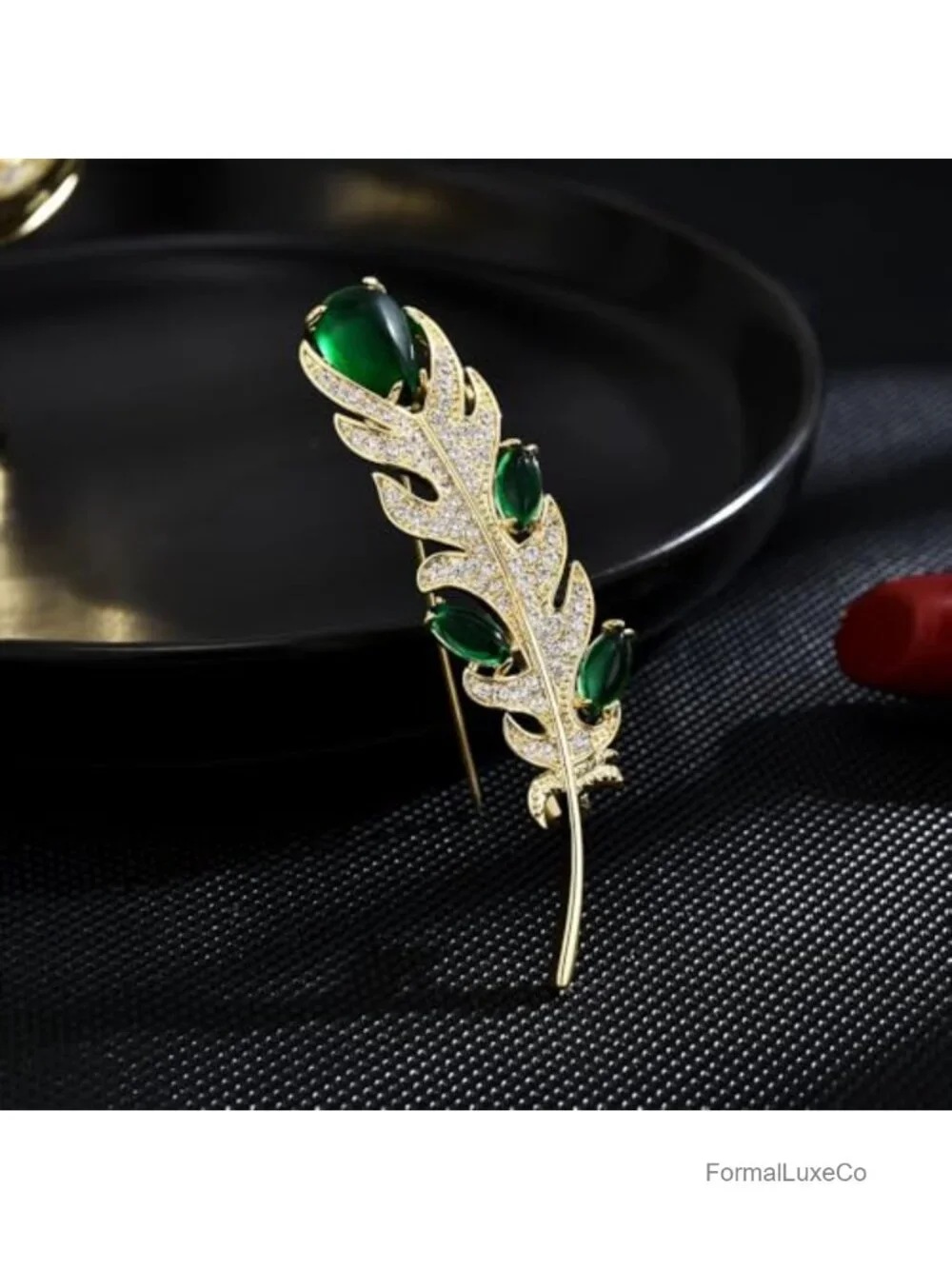 Vintage Pearl Brooch Pin for Women Clothing Dress Elegant Gift